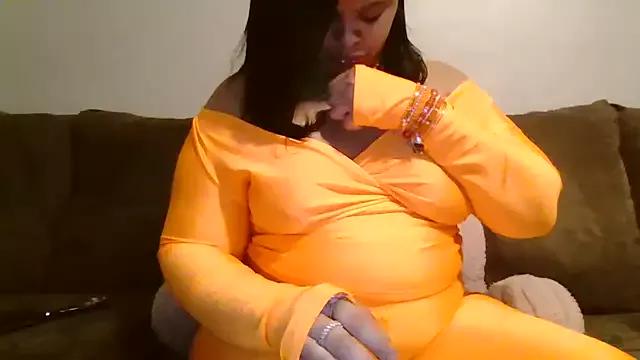 Freechat beautylovess on StripChat