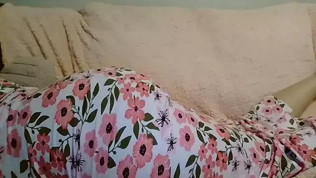 Freechat beautylovess on StripChat