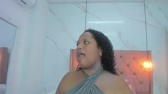 Belle_Brunette on StripChat 