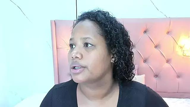 Belle_Brunette on StripChat 