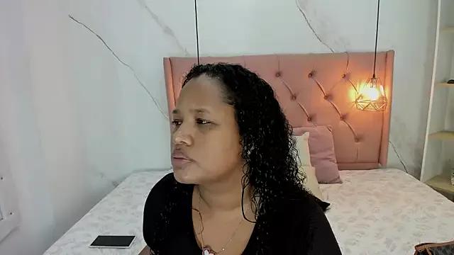 Belle_Brunette on StripChat 