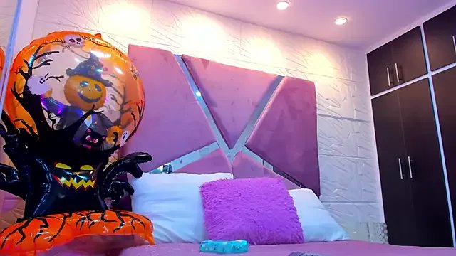 Freechat Charlotte_Ice1 on StripChat