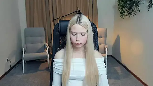 Freechat CherrylHolme on StripChat