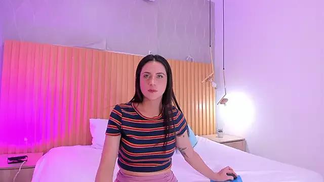 danaalamiri on StripChat 