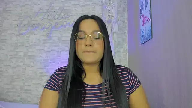 ellamontoya on StripChat 