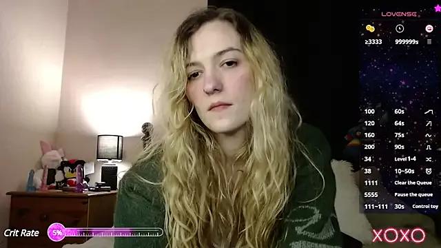 EllieeRose on StripChat 