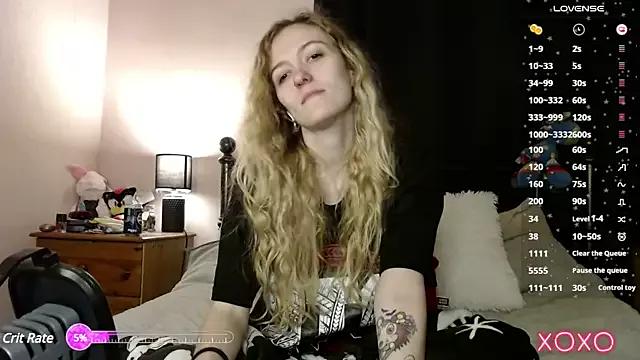 EllieeRose on StripChat 