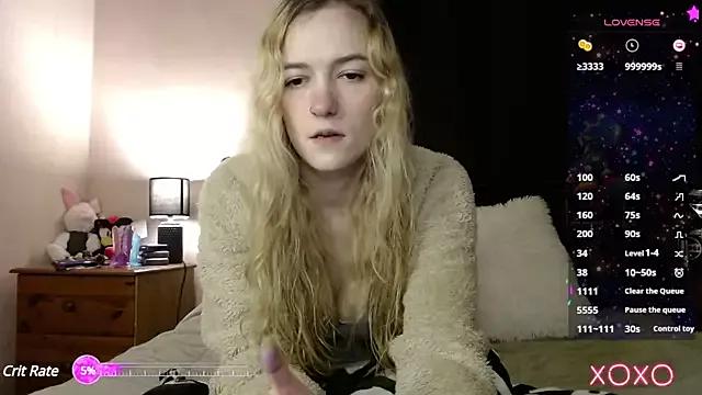 EllieeRose on StripChat 