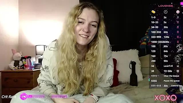 EllieeRose on StripChat 