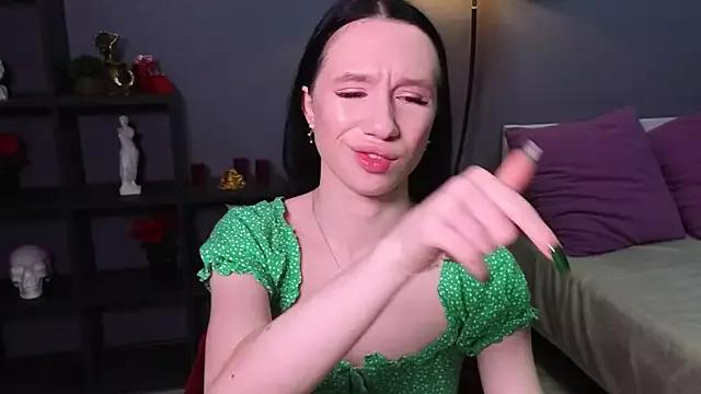 ElowStar on StripChat 