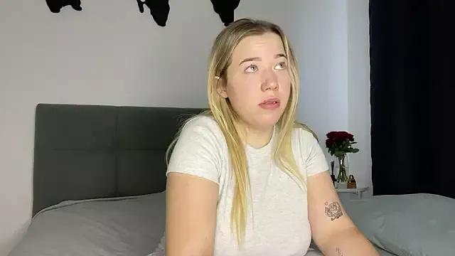 Embersweetbunny on StripChat 