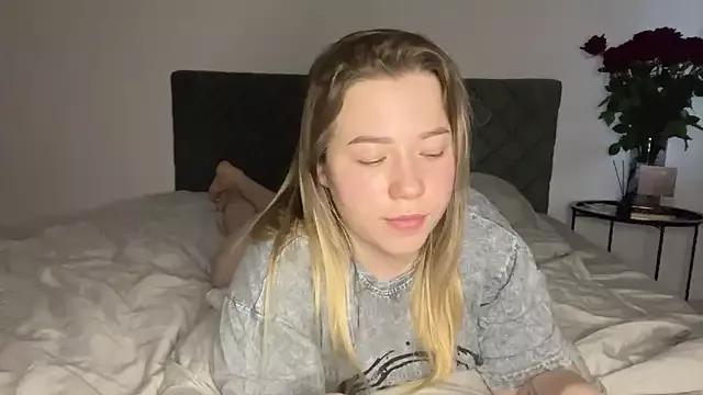 Embersweetbunny on StripChat 