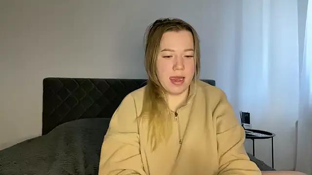Embersweetbunny on StripChat 