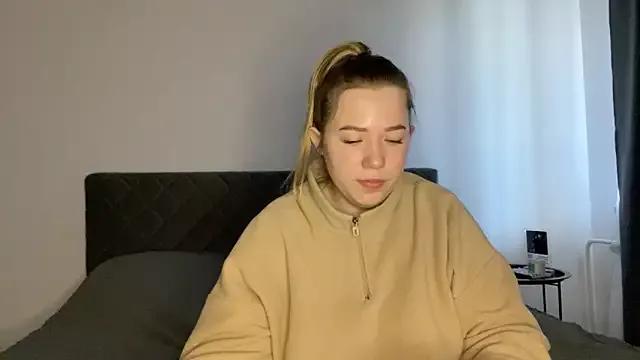 Embersweetbunny on StripChat 