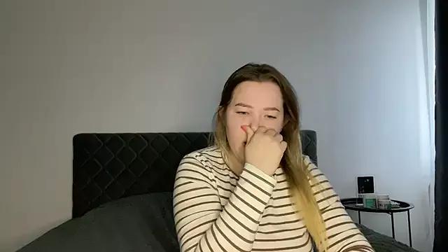 Embersweetbunny on StripChat 