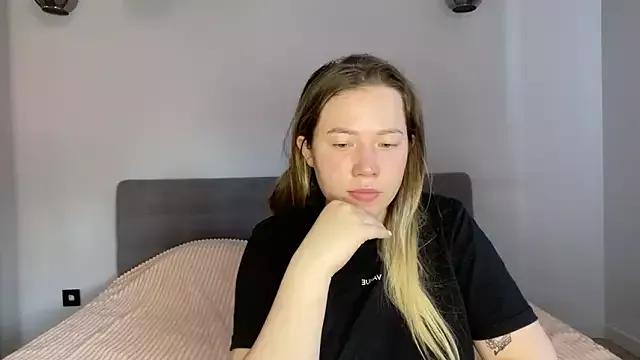 Embersweetbunny on StripChat 
