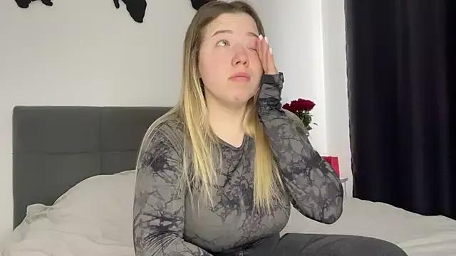 Embersweetbunny on StripChat 