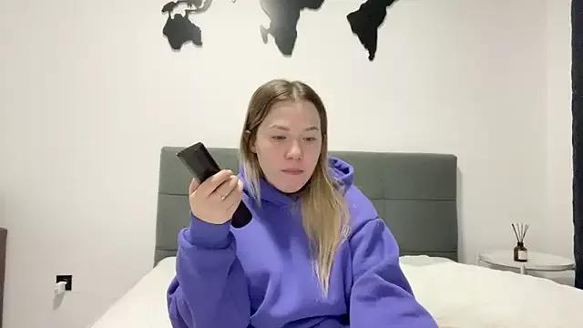 Embersweetbunny on StripChat 