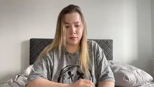 Embersweetbunny on StripChat 