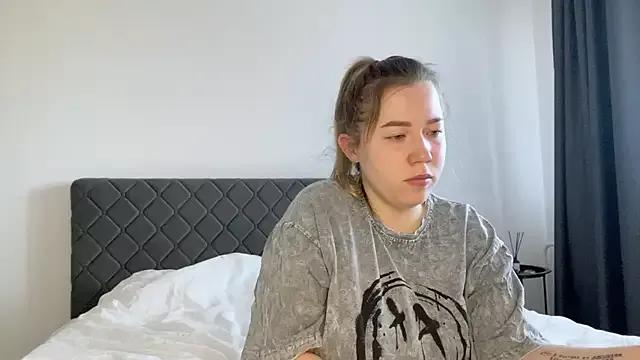 Embersweetbunny on StripChat 