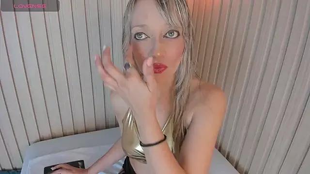 emma_collson on StripChat 