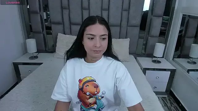 EMMAHILL1 on StripChat 