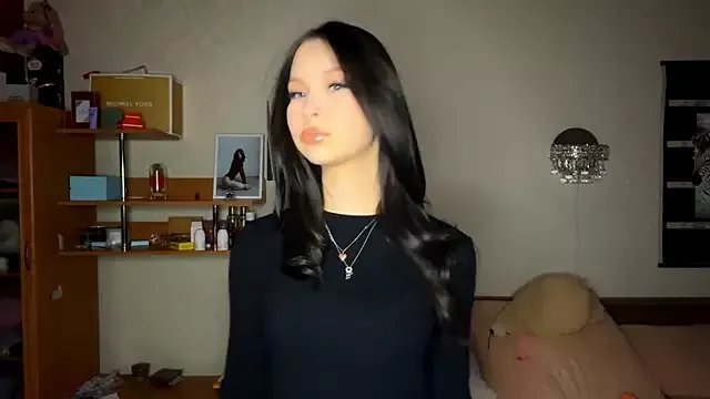 EmmaJonse on StripChat 