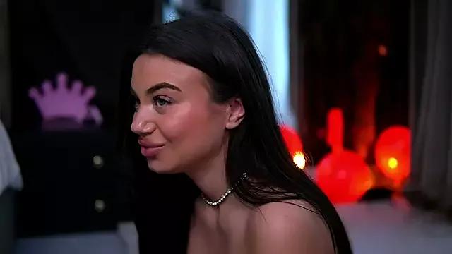 EsmeeLuv on StripChat 
