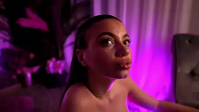 EsmeeLuv on StripChat 