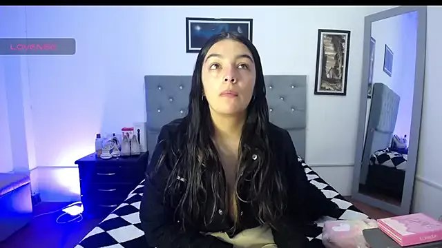 Esmeraldaa- on StripChat 