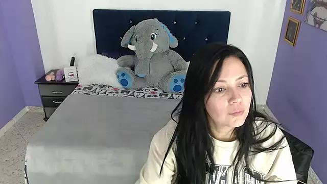 FelinaJohnson on StripChat 