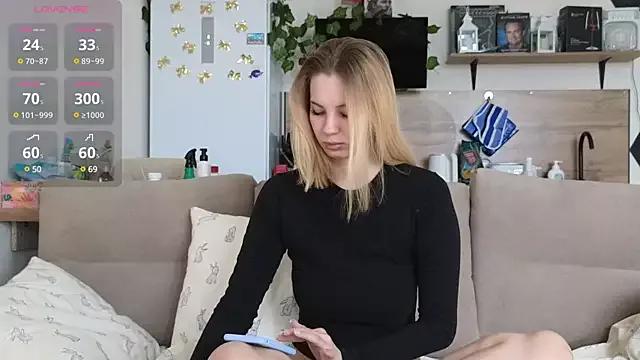 Girl_alone_home on StripChat 