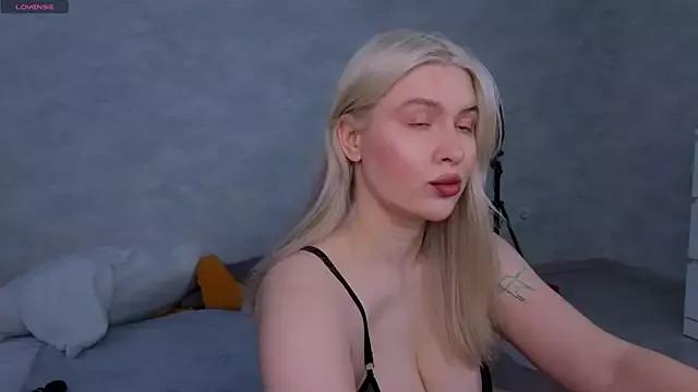 helen_frogg on StripChat 