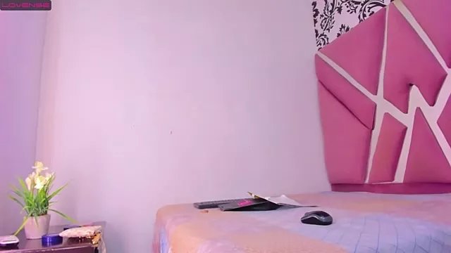 Freechat HellenJohansson on StripChat