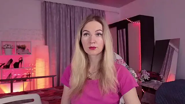 Hello_Lisha on StripChat 