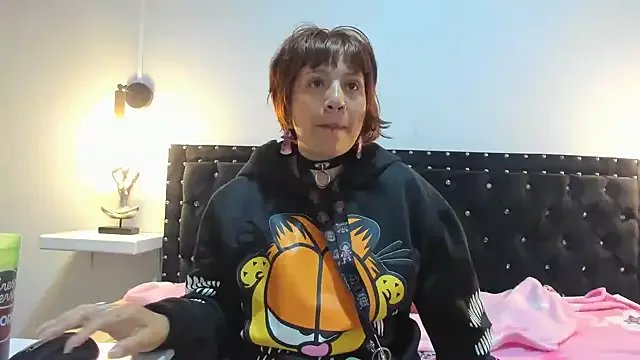 Freechat hey_noraly on StripChat