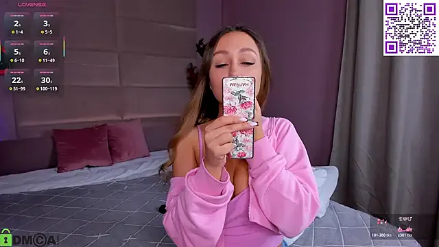 Holly_Rays on StripChat