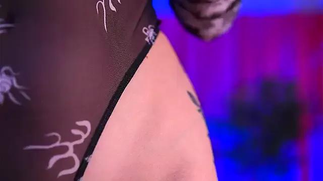 HotSkinnyX on StripChat 