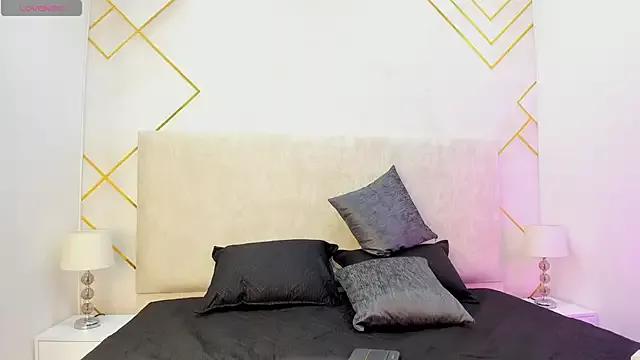 isaa_and_juanjo on StripChat 