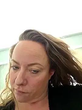 julimonroe — Squats over the cam 