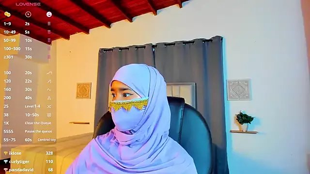 Freechat kalila_latif on StripChat