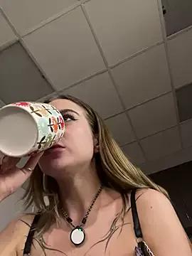 KiraMyers on StripChat 