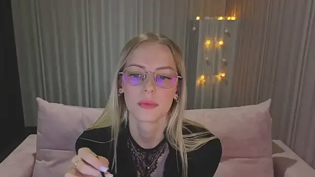 kittie_like18 — show your butt