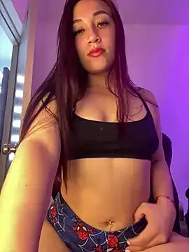KloeEvanns on StripChat 