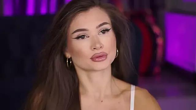KyssaraPlay on StripChat 