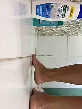 laurahoot on StripChat 