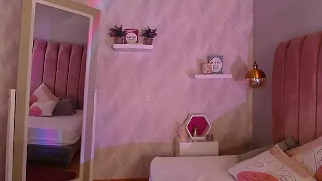 Freechat LeenaBrown on StripChat