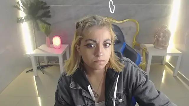 lili_conor_s on StripChat 