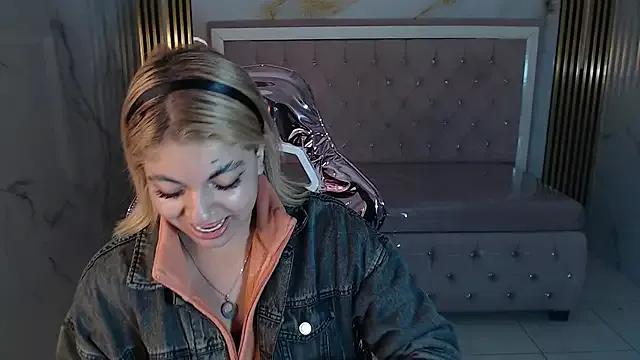 lili_conor_s on StripChat 