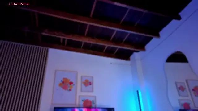 LillyDolls23 on StripChat 